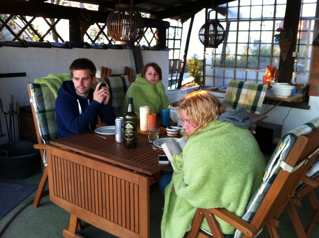 2012: Erik, Susanna och Anna chillar i haciendan