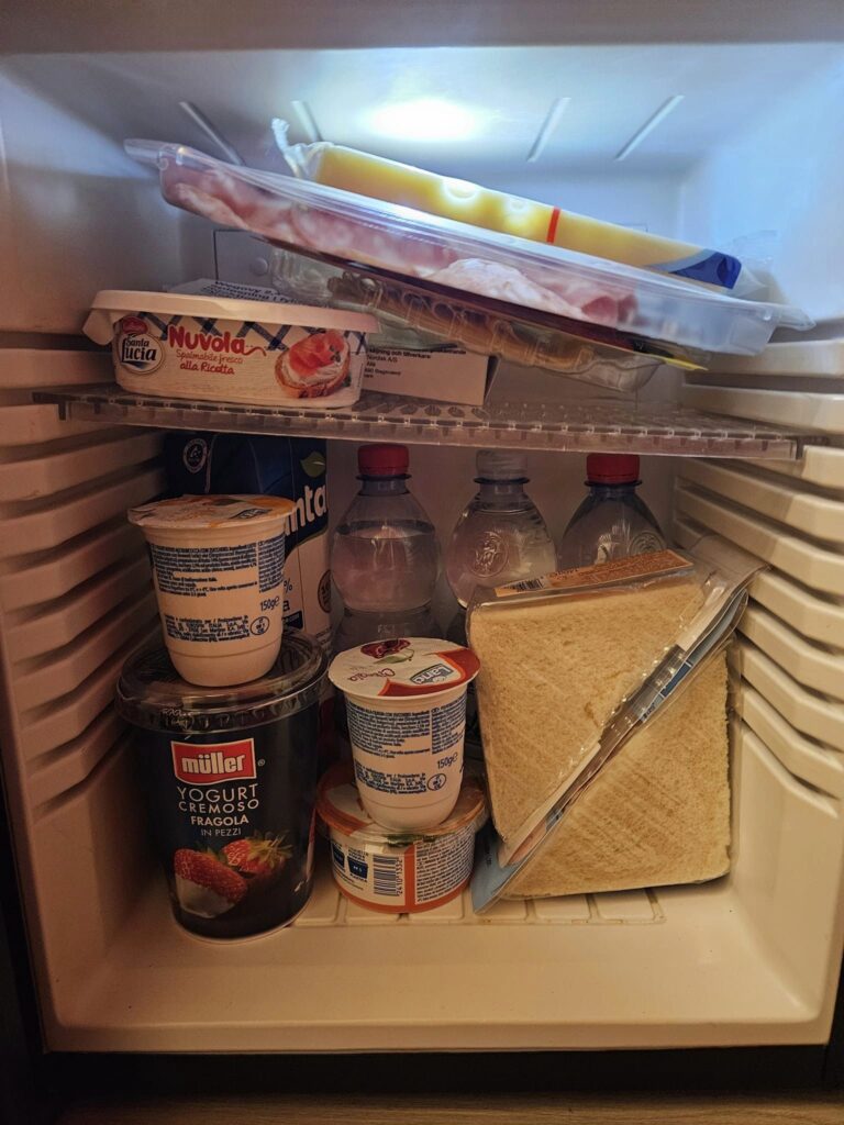 Kylen är fylld till bristningsgränsen och bör ej stängas av hela dagarna!